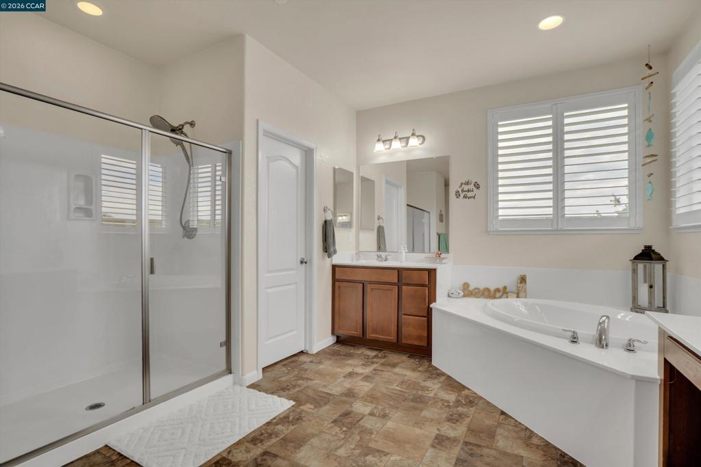 816 Pathfinder Property Photo 32