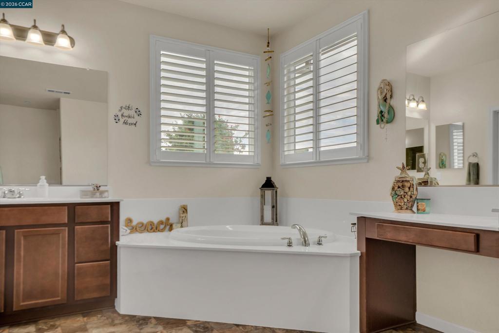 816 Pathfinder Property Photo 33