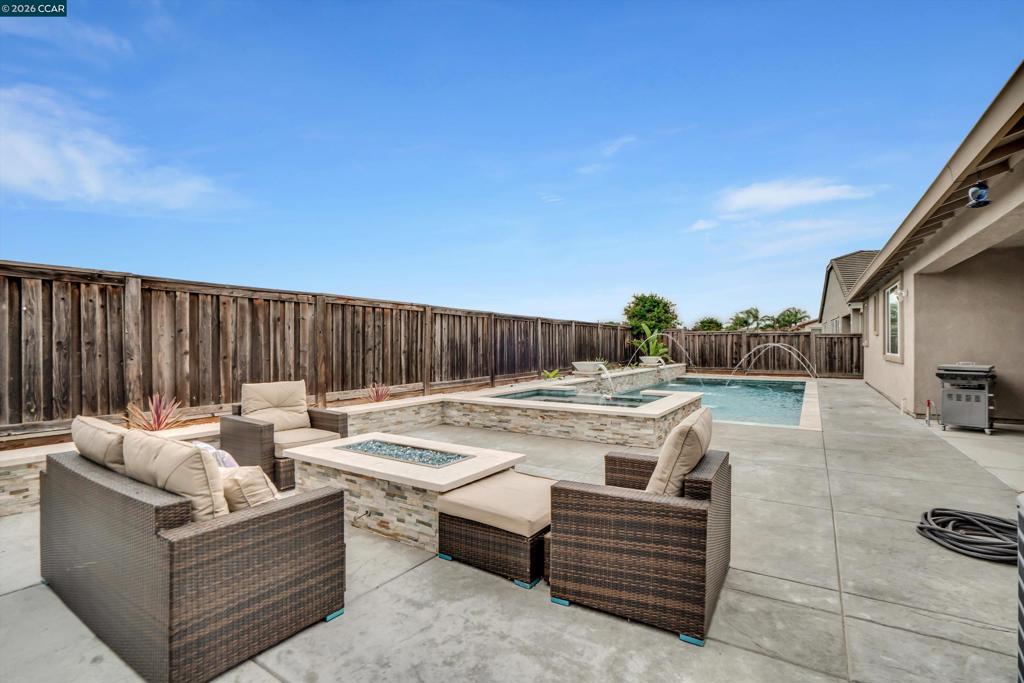 816 Pathfinder Property Photo 34