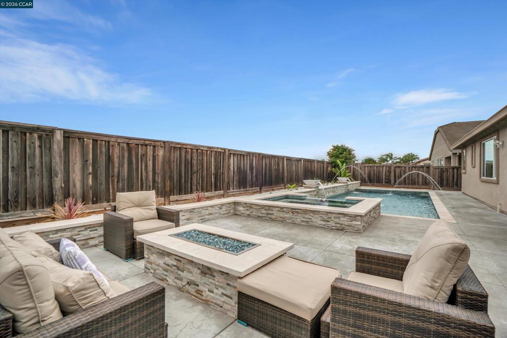 816 Pathfinder Property Photo 35