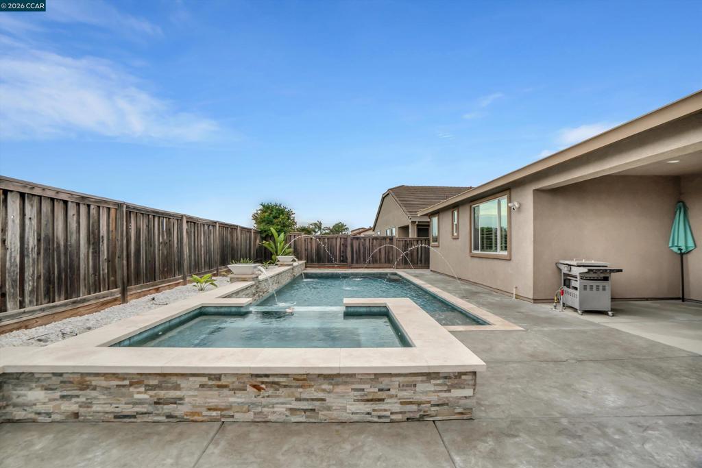 816 Pathfinder Property Photo 36