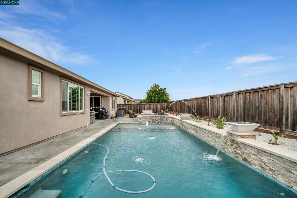 816 Pathfinder Property Photo 37