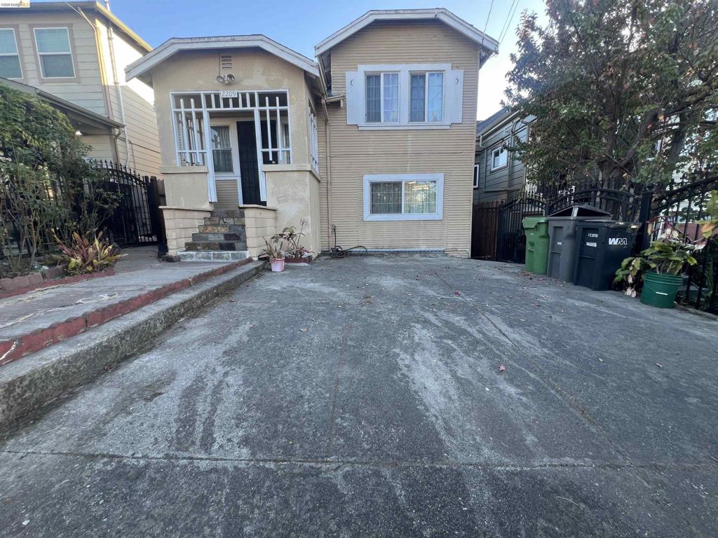 2209 E 22nd Street Property Photo 2