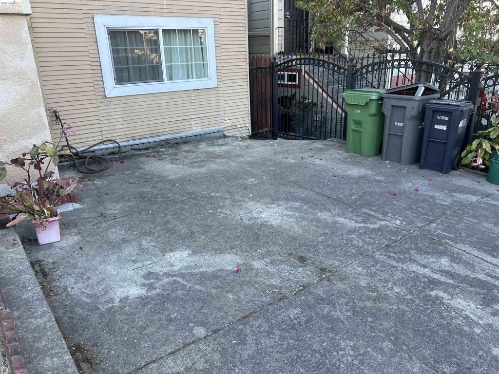 2209 E 22nd Street Property Photo 3