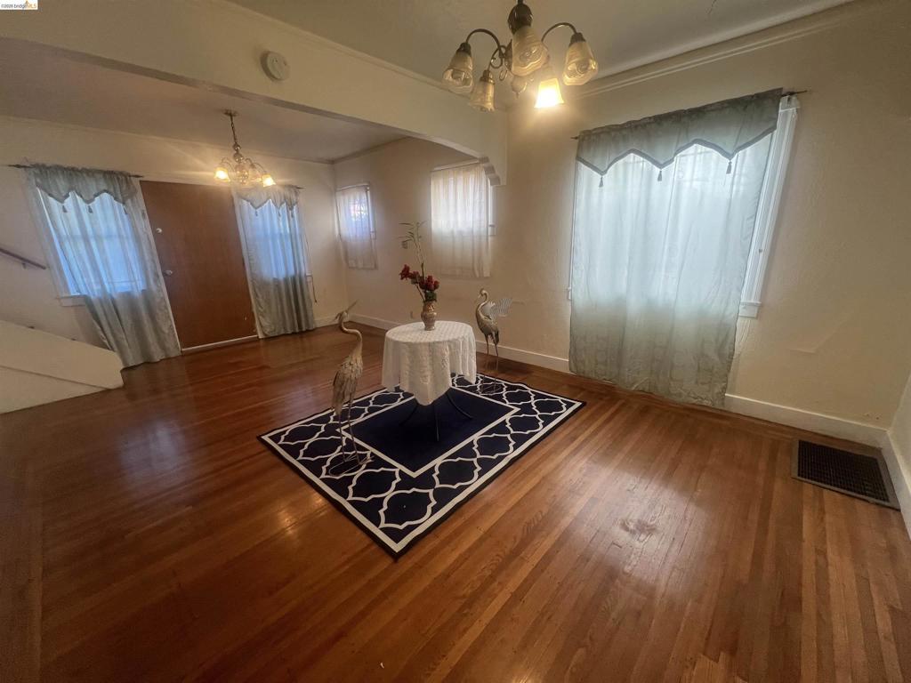 2209 E 22nd Street Property Photo 5