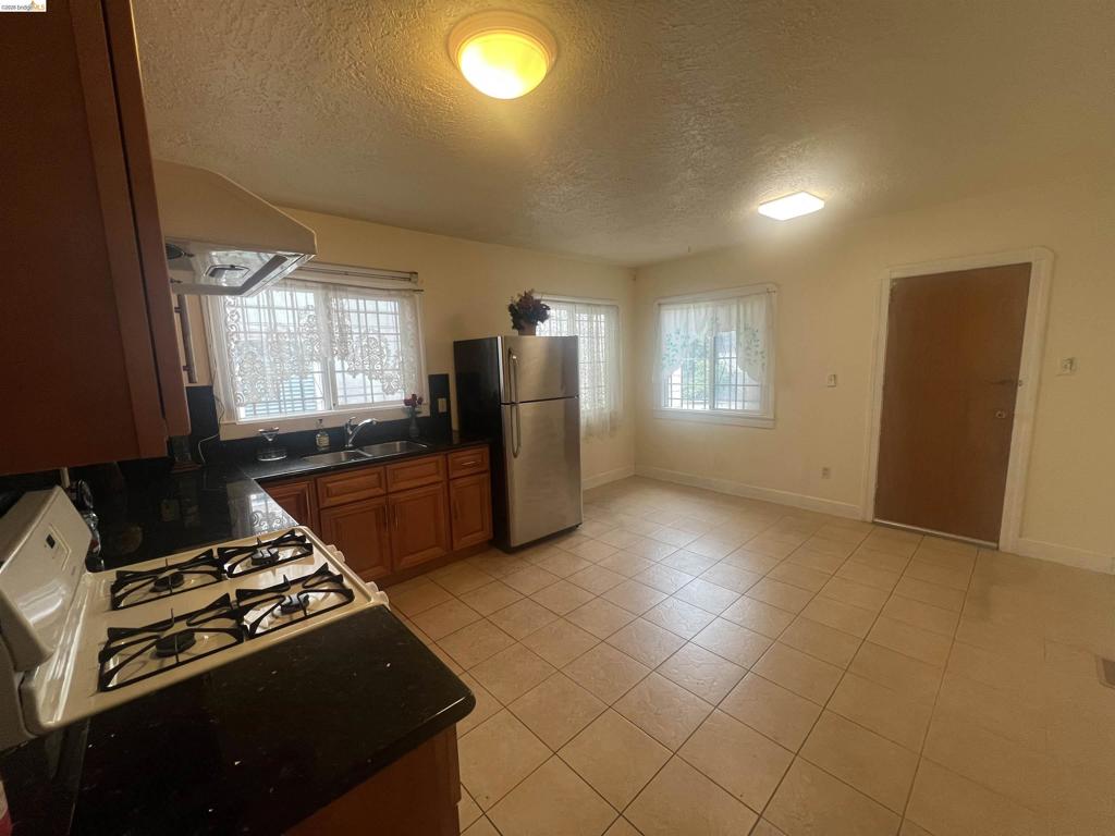 2209 E 22nd Street Property Photo 8