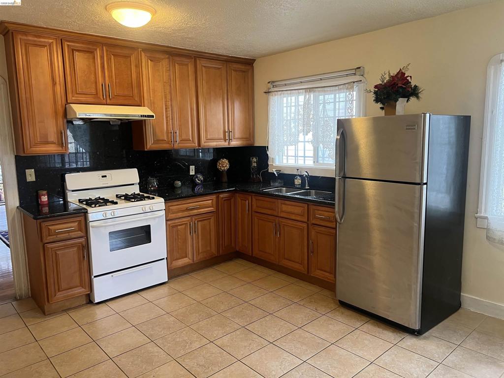 2209 E 22nd Street Property Photo 9