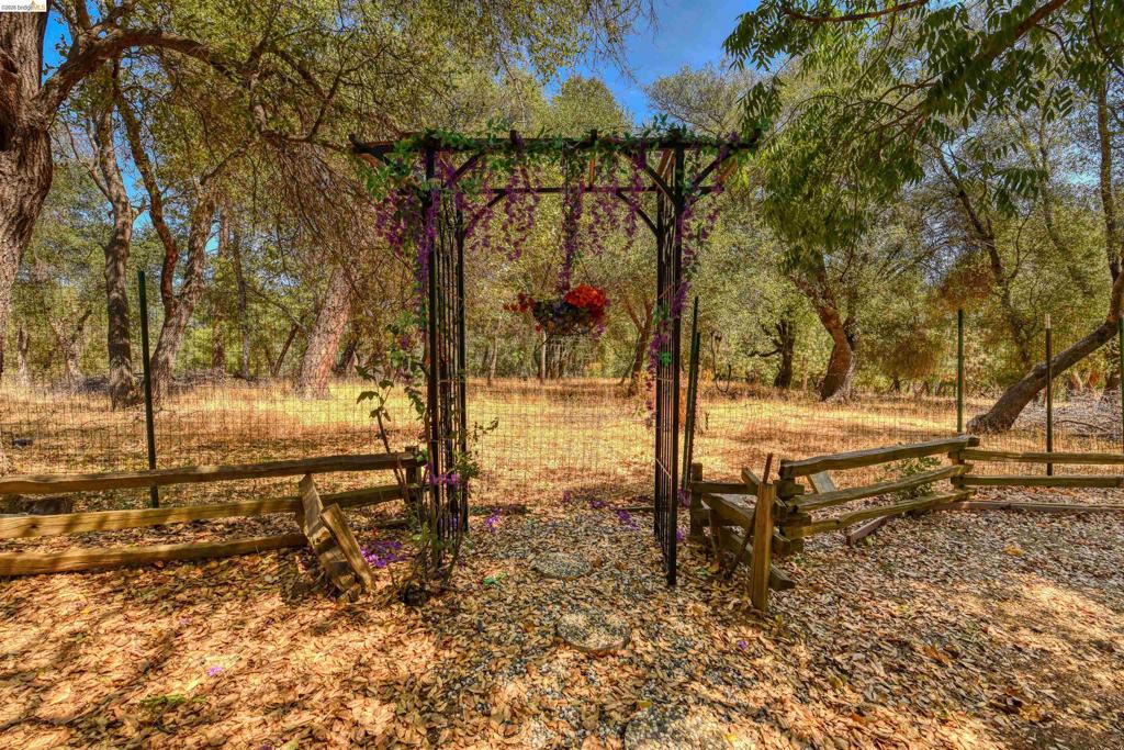 12888 Green Valley Cr Property Photo 5