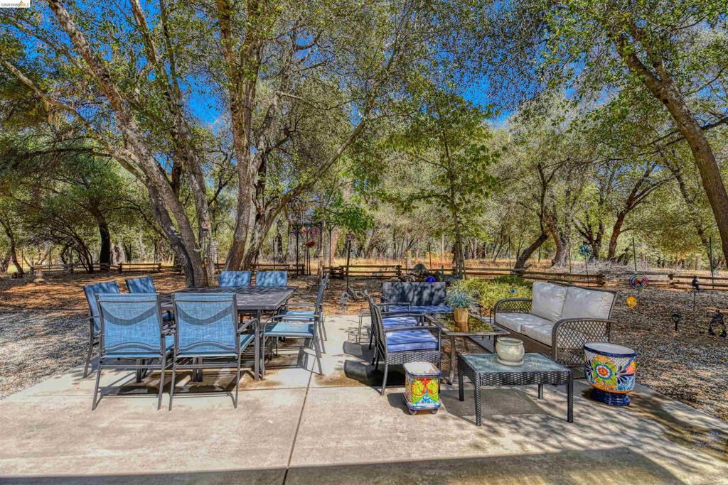 12888 Green Valley Cr Property Photo 7