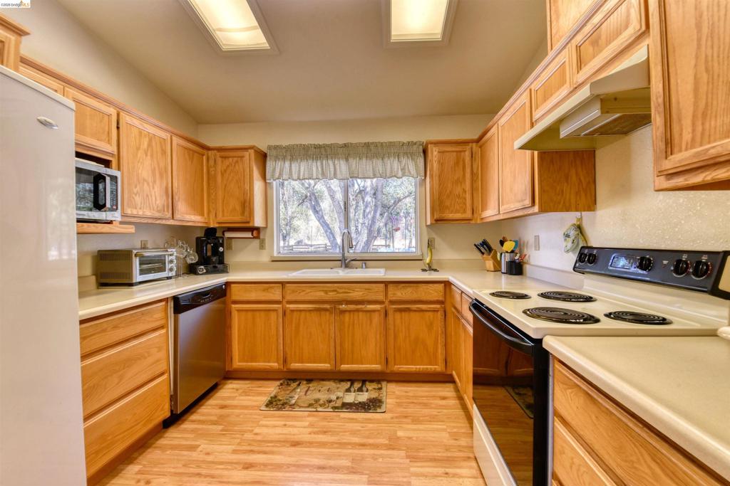 12888 Green Valley Cr Property Photo 13
