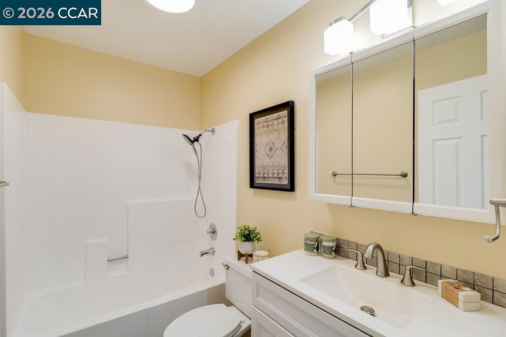 3173 Wayside Plaza 301 Property Photo 27