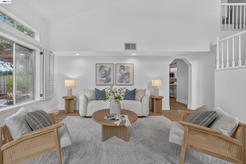 3813 Stone Pointe Way Property Photo 4
