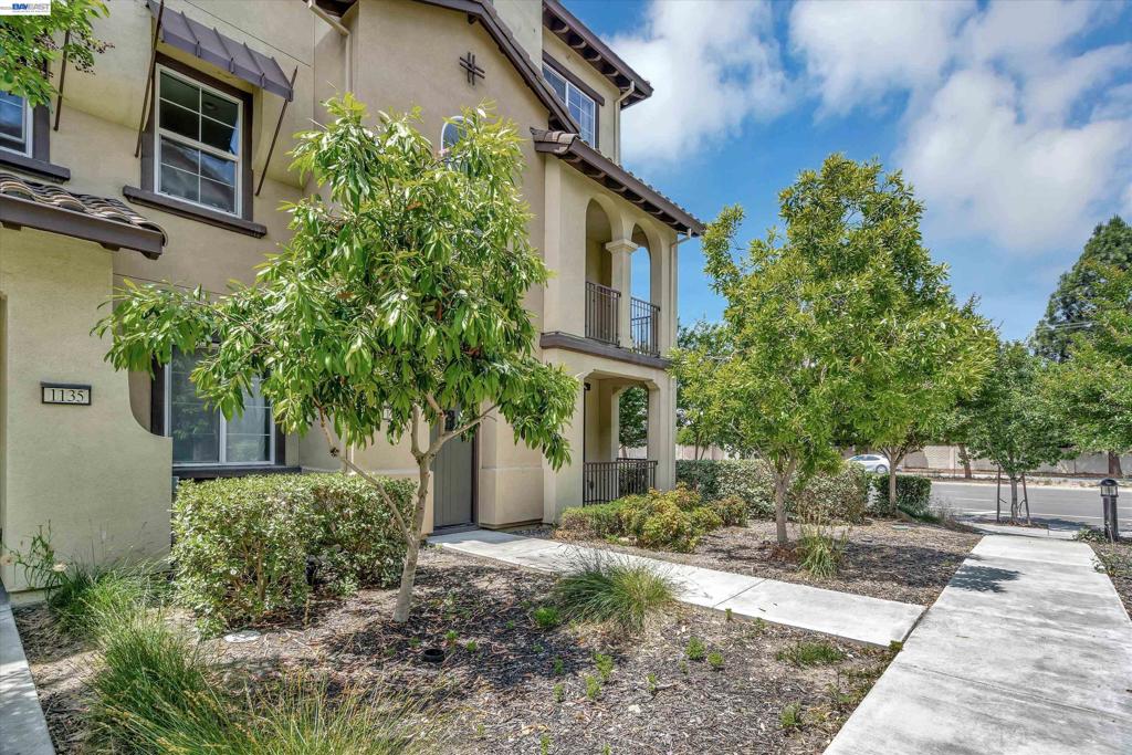 1139 Genco Terrace Property Photo 3