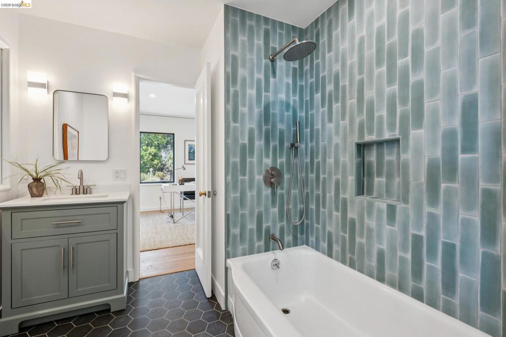 38 Highgate Property Photo 32