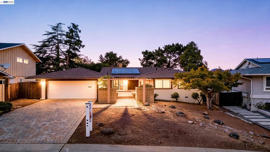 27929 Edgecliff Way Property Photo 1