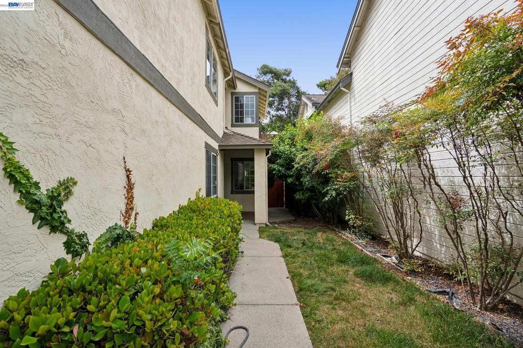 34617 Winslow Ter Property Photo 2