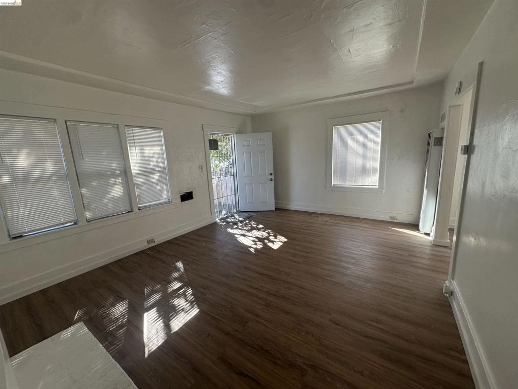 3316 Macarthur Blvd Property Photo 2
