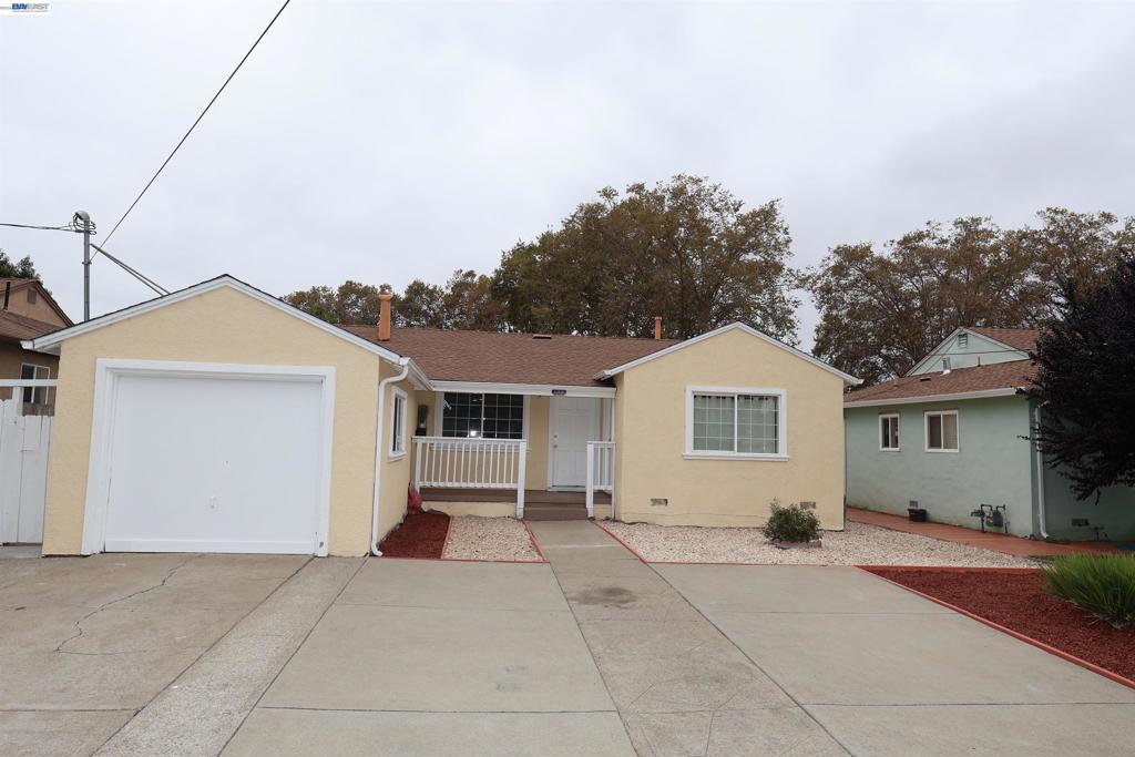 16829 Daryl Ave Property Photo 3