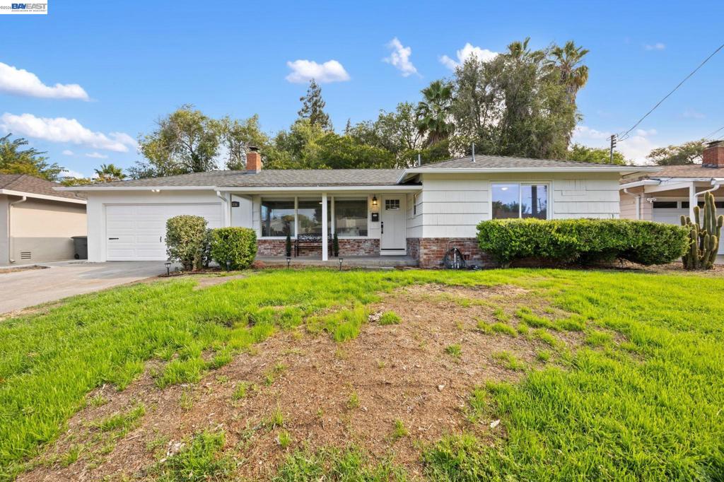 2136 Holbrook Drive Property Photo 1