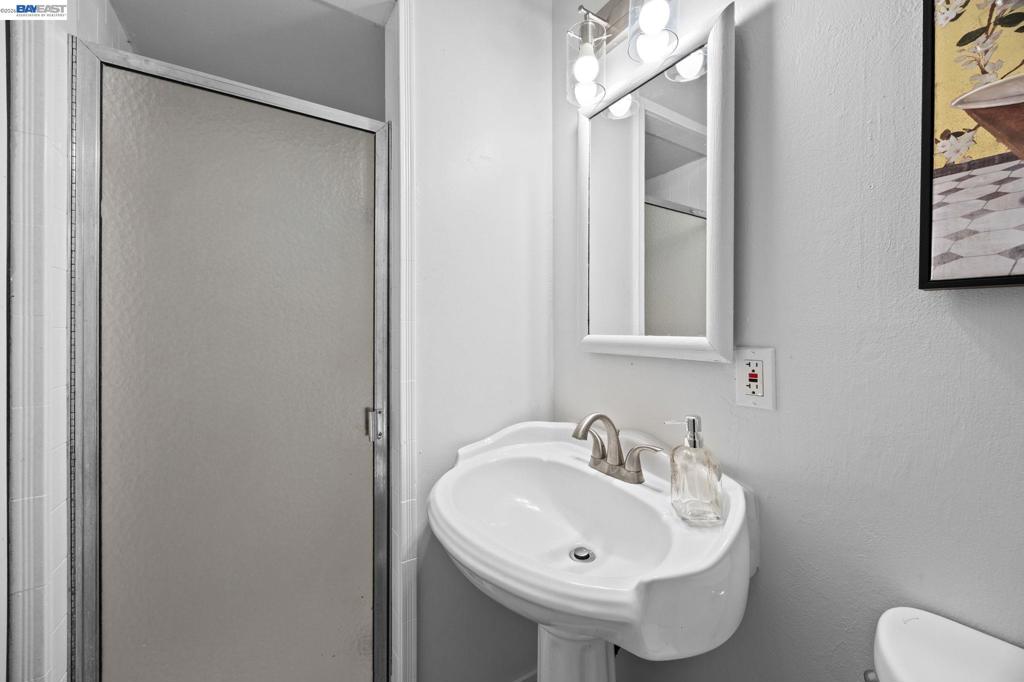 2136 Holbrook Drive Property Photo 16