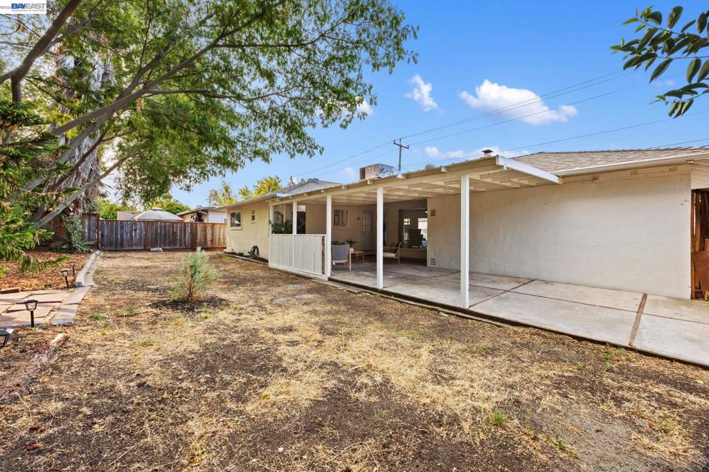 2136 Holbrook Drive Property Photo 25