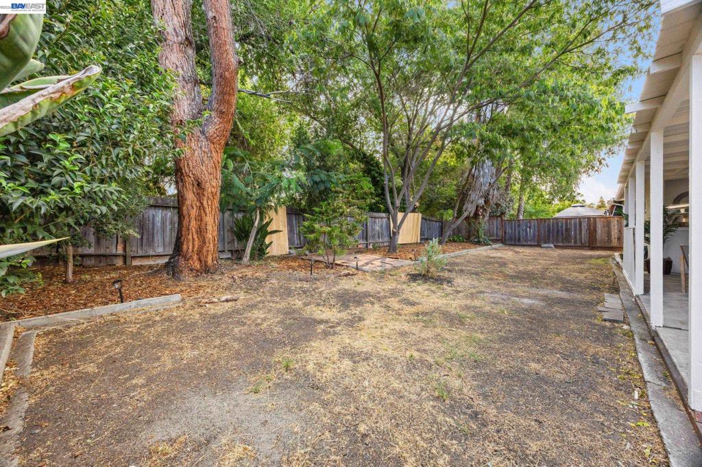 2136 Holbrook Drive Property Photo 28