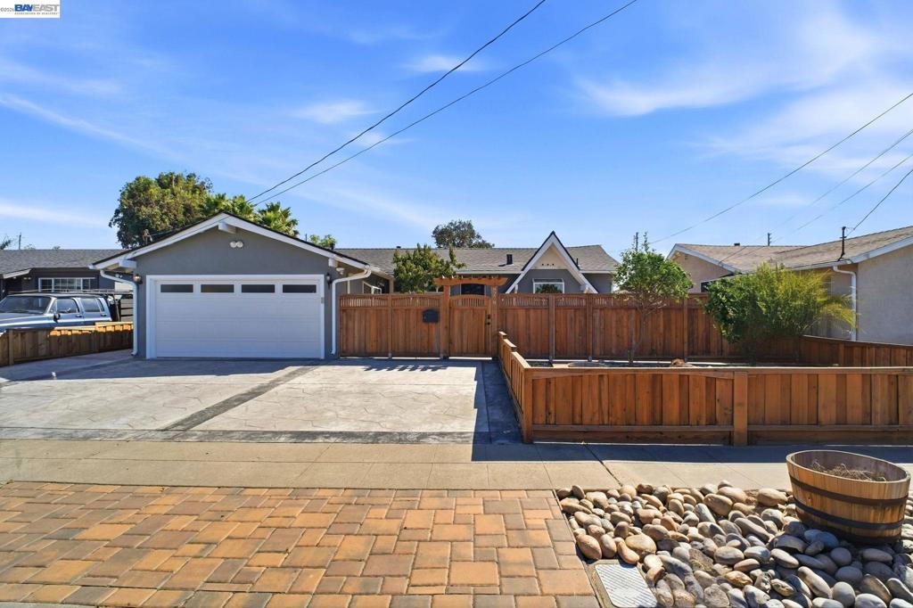 8278 Juniper Ave