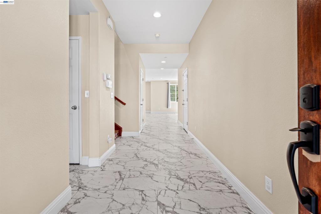 434 W San Juan Dr Property Photo 3