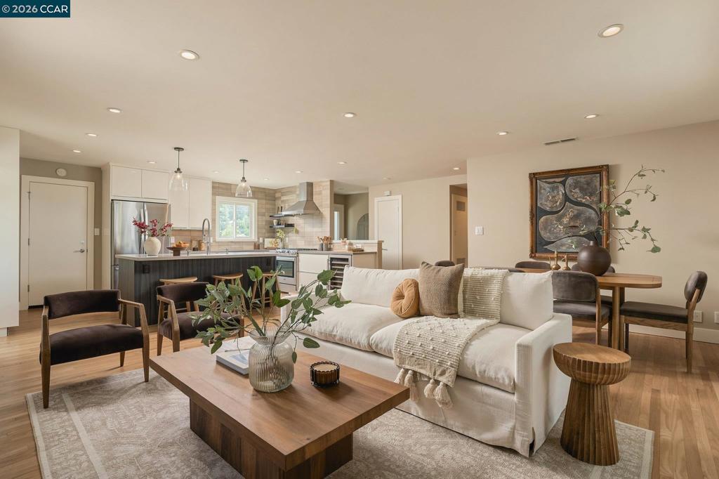 1422 Novato Ct Property Photo 9