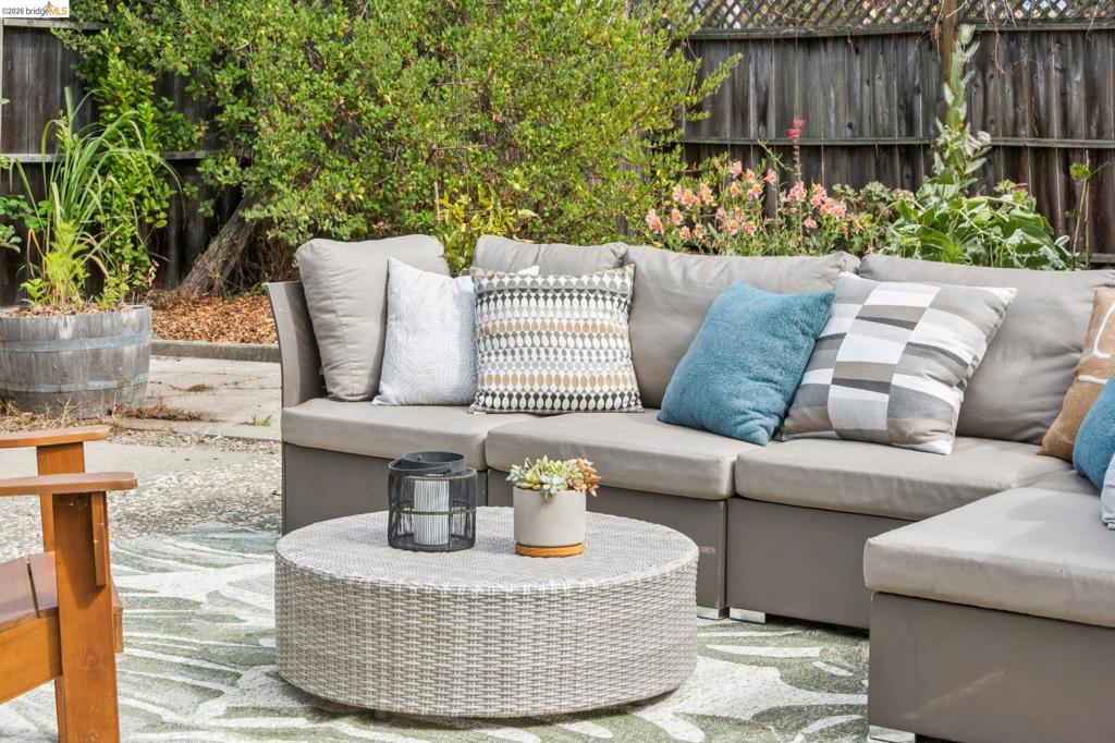 6030 Avila St Property Photo 23