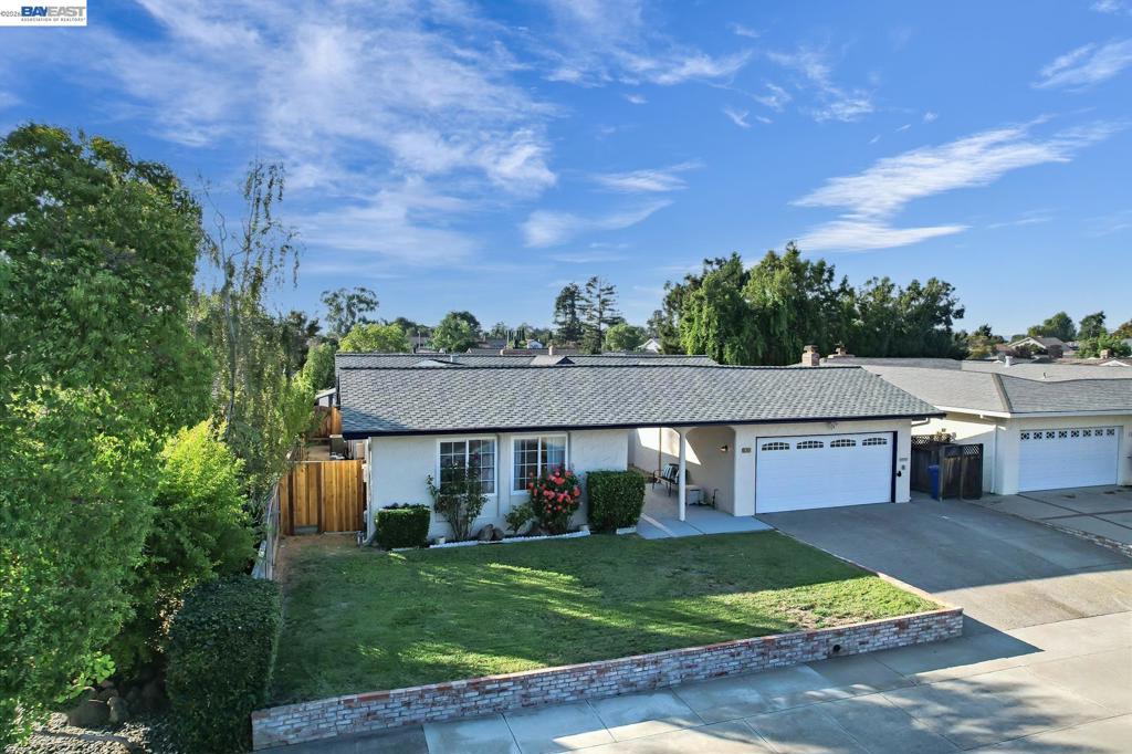 5261 Sussex Pl Property Photo 2