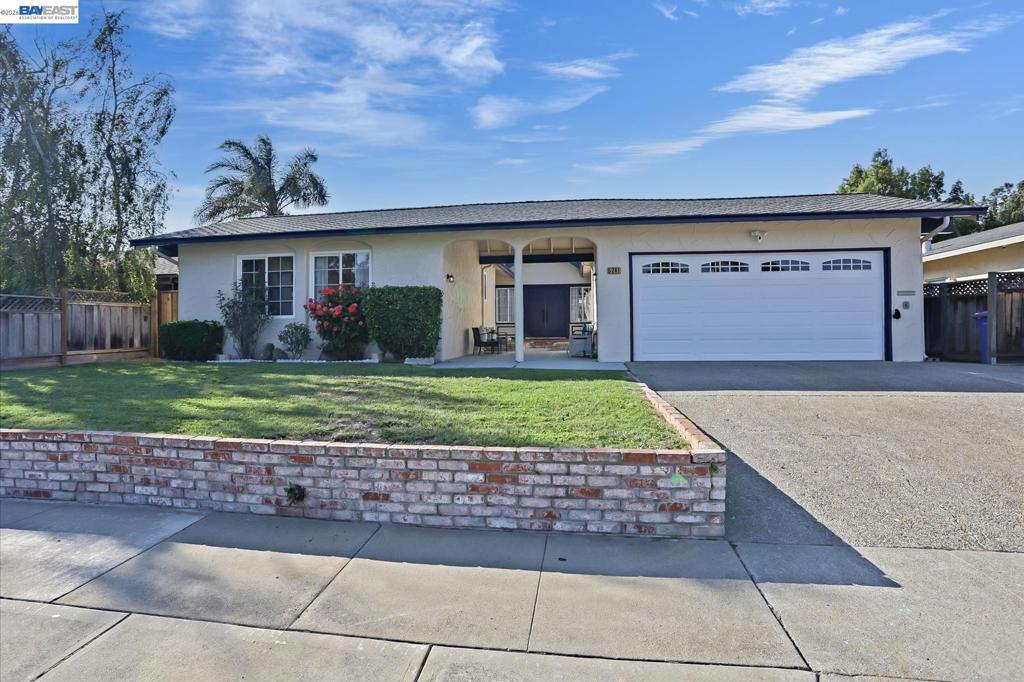 5261 Sussex Pl Property Photo 4