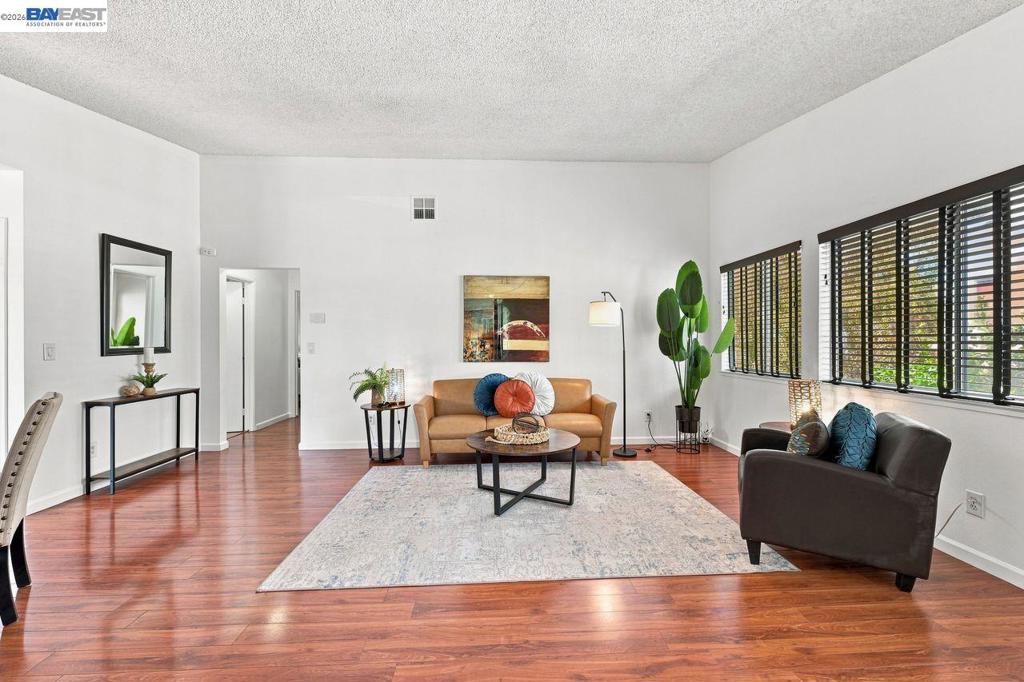 47 Raintree Ct 6 Property Photo 4