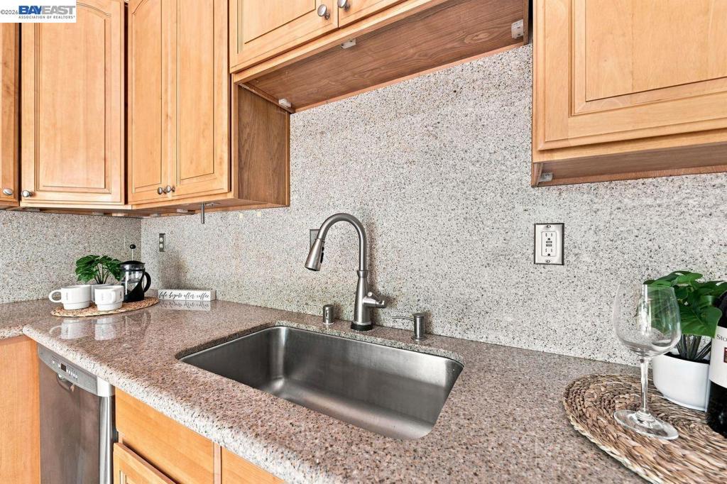 47 Raintree Ct 6 Property Photo 9