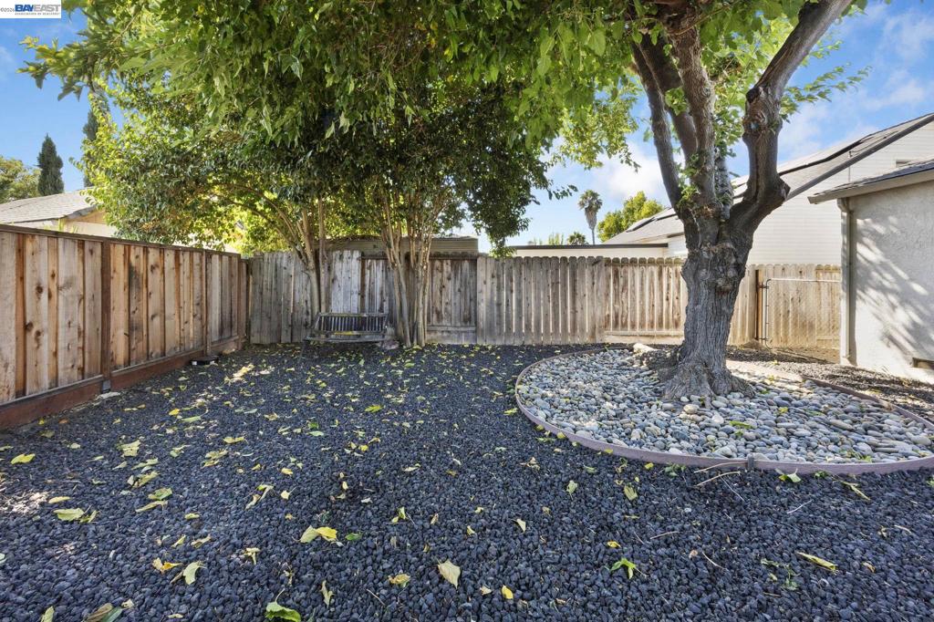 553 Covington Way Property Photo 26