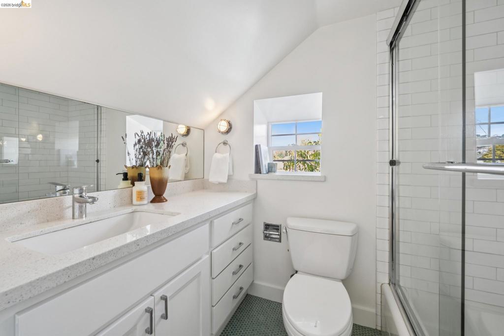 1106 Russell St Property Photo 48