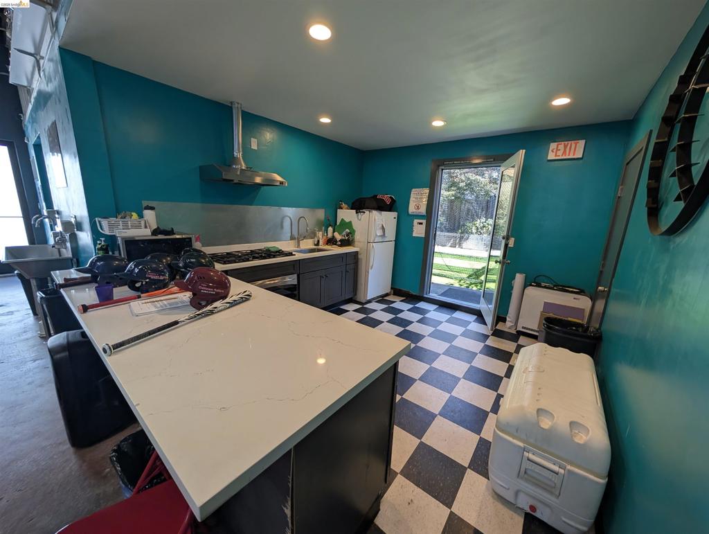 2968 Macarthur Blvd Property Photo 11