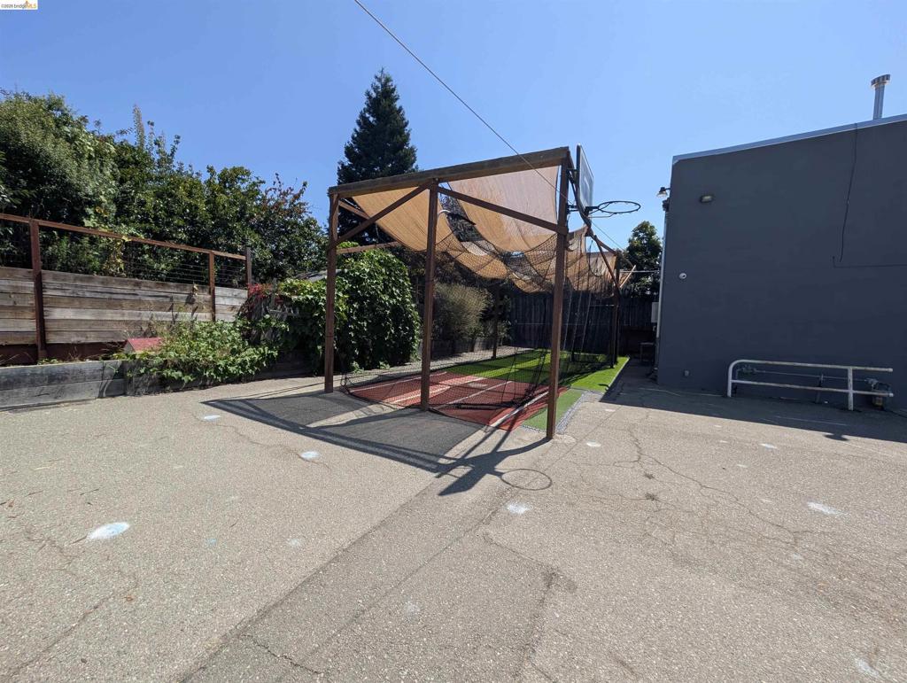 2968 Macarthur Blvd Property Photo 13
