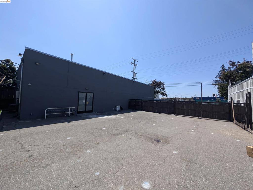 2968 Macarthur Blvd Property Photo 14