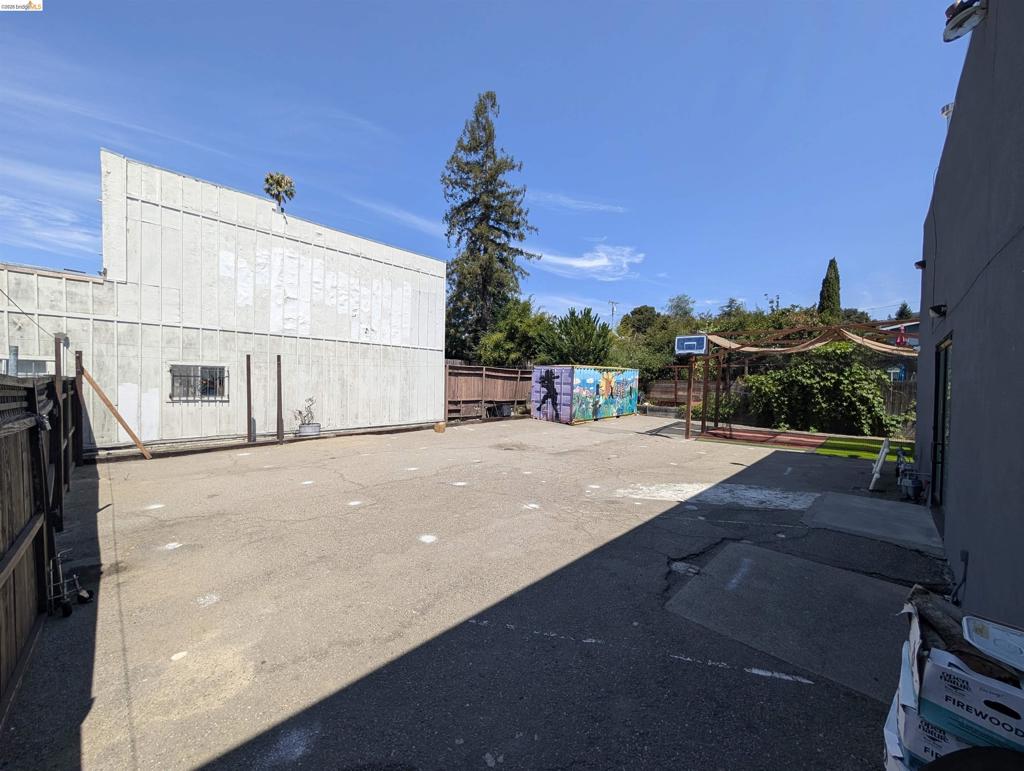 2968 Macarthur Blvd Property Photo 15