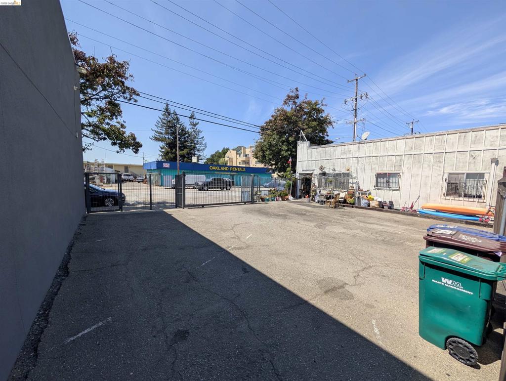 2968 Macarthur Blvd Property Photo 16