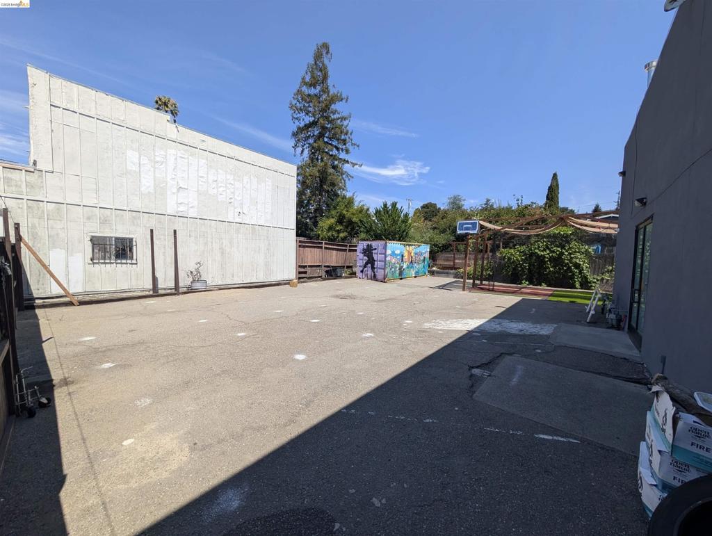 2968 Macarthur Blvd Property Photo 17