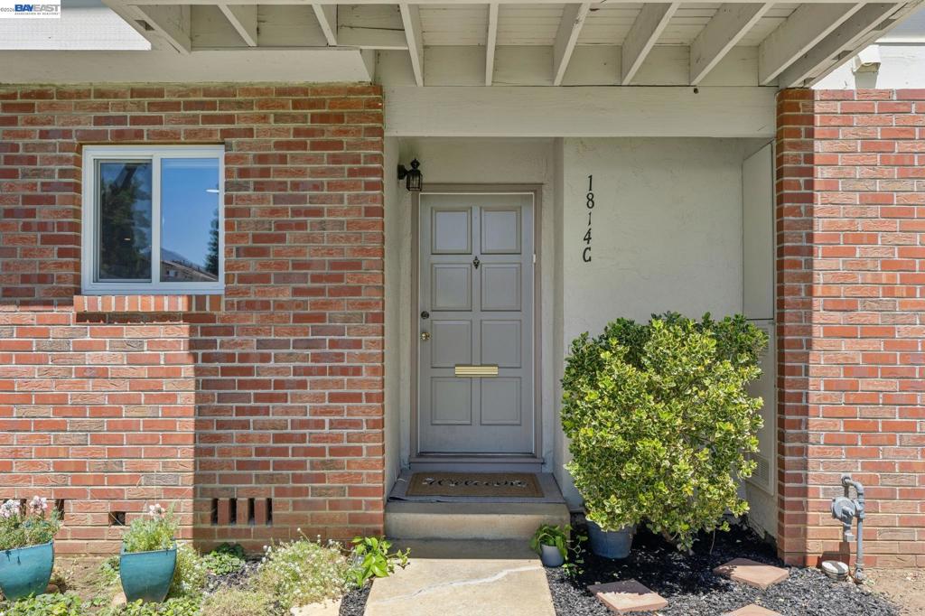 1814 Wildbrook Ct C Property Photo 3