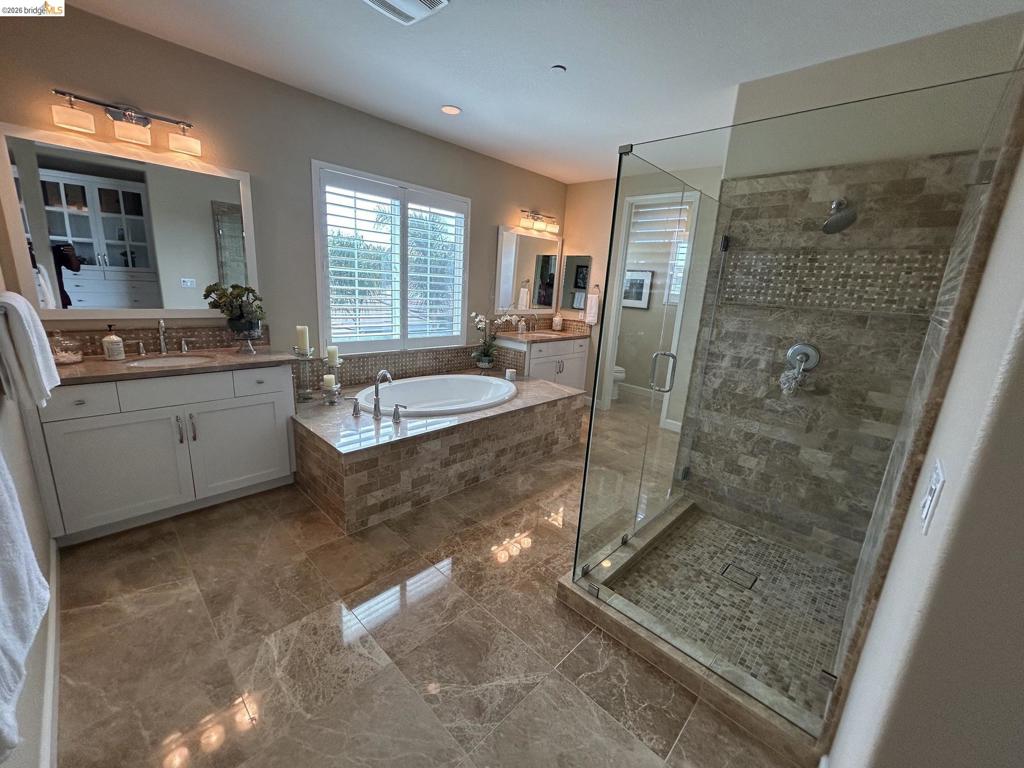 682 Norwood Ct Property Photo 4