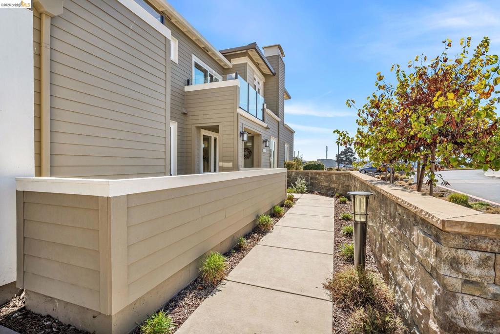 6 Waterline Pl Property Photo 3