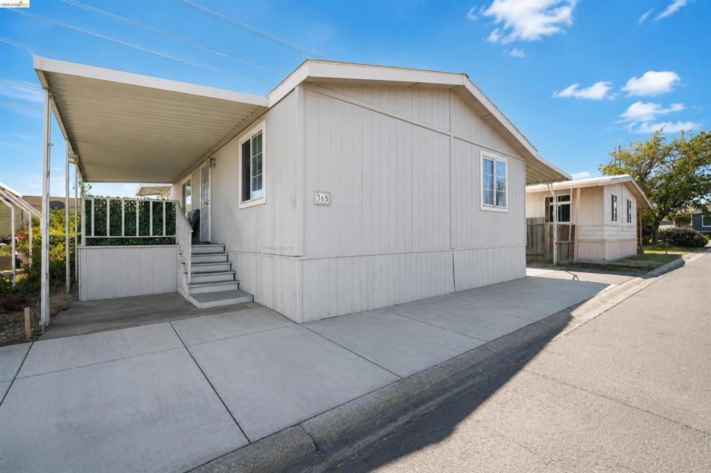 365 Stonyford Dr Property Photo 1