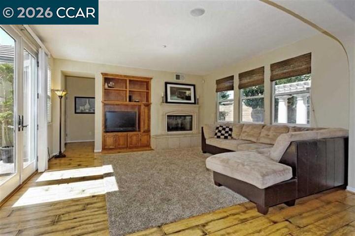 2377 Boulder St Property Photo 10