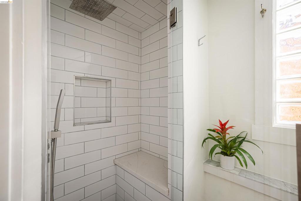 1564 Beverly Pl Property Photo 39