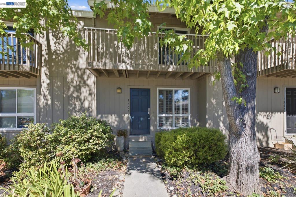 1305 Waterfall Way Property Photo 1