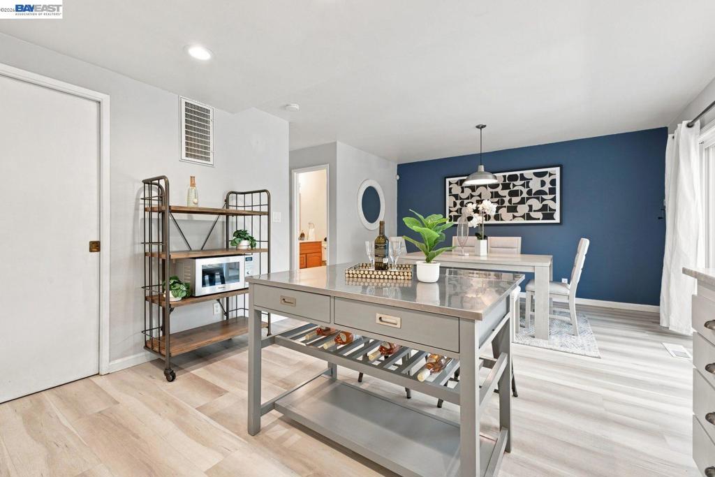 1305 Waterfall Way Property Photo 9